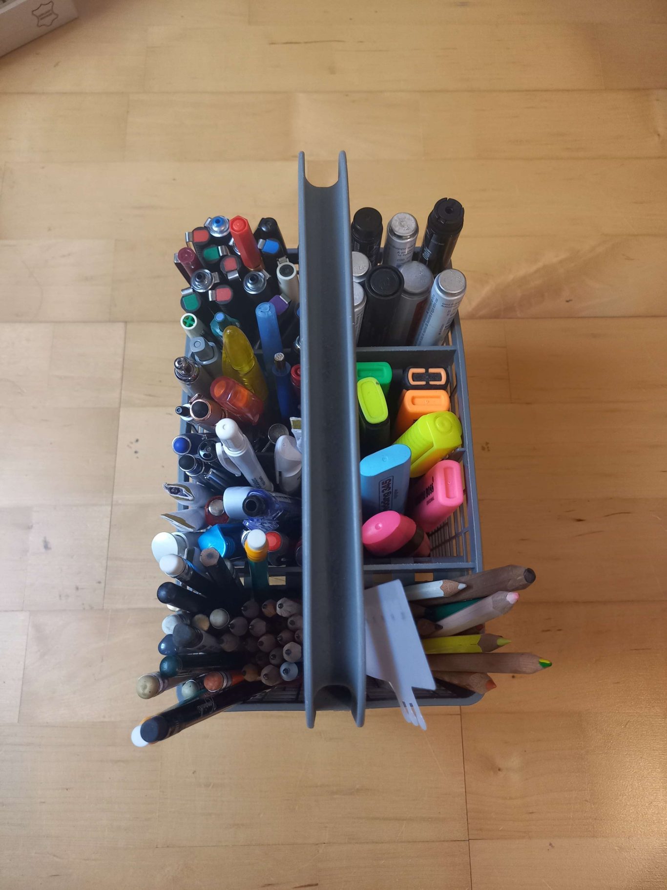 Besteckkorb als Stiftehalter